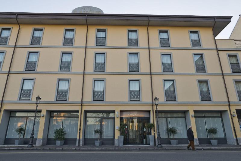 Hotel Cavour By Lvg Hotel Collection Novara Exterior foto