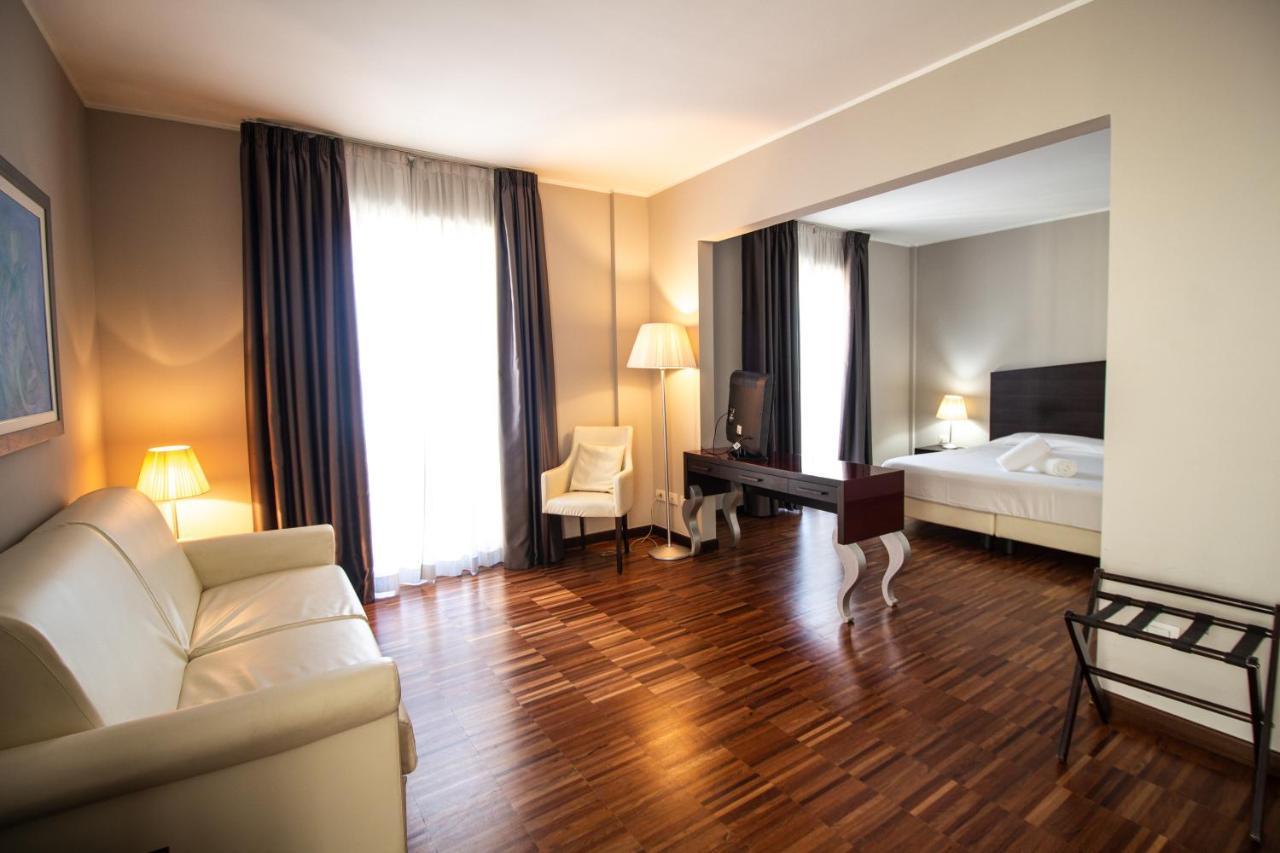 Hotel Cavour By Lvg Hotel Collection Novara Exterior foto