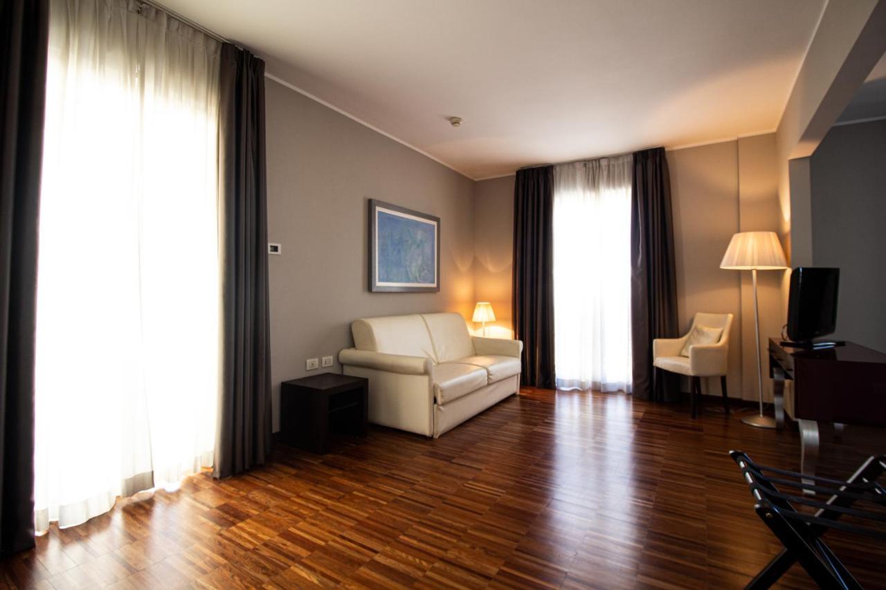 Hotel Cavour By Lvg Hotel Collection Novara Exterior foto